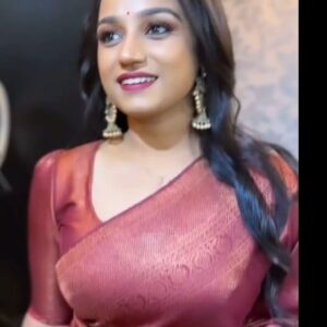 Lakshmi surendran Instagram - Serial actor @lakshmisurendranofficial getting ready for a photo shoot
#model #modeling #modelshoot #brides #hdmakeup
