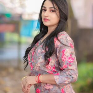 Lakshmi surendran Instagram - 😊😊😊😊🤗
Outfit: @y_not_boutique 
📸@picturesque_krishna
Simple makeup look @vibefamilysalon
#modeling #costumedesign #kottayam #kottayamkari
#serial #actress #malayalamserialactress