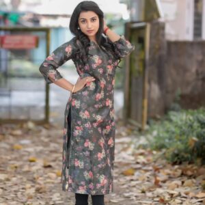Lakshmi surendran Instagram - 😊😊😊😊🤗
Outfit: @y_not_boutique 
📸@picturesque_krishna
Simple makeup look @vibefamilysalon
#modeling #costumedesign #kottayam #kottayamkari
#serial #actress #malayalamserialactress