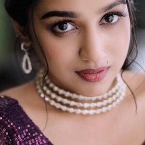 Lakshmi surendran Instagram - One of the favorite song....
one of the favorite movie ohm shanthi ohm.....I don't  know how to express  my happiness about disnmakeover🥰😍😍🥲
Thankyouuuu ......so much my dearest  persons @cinderellamayas mayacheachi and @miyazdesigner devi cheachii... 
For dis amazing makeup  up and  Costume..🥰🥰🥰🥰🥰🥰
📷done by @numa_weddingstories 
Makeup @cinderellamayas 
Outfit 👗@miyazdesigner 
#ohmsanthiohm #sarukhanovmusic #sharukhan #deepikapadukone #trending #viralreels #viralreels #instareels #instareels #instagood #instafashion #instalove #lakshmisurendran #actress