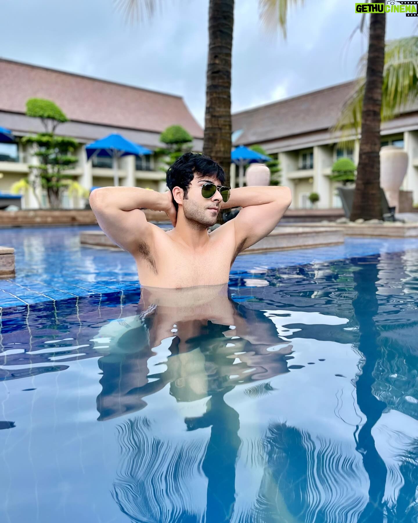 Lakshya Handa - 3 Likes - I would rate this view Tan/tan 🌊 🏊
.
.
.
#summer #tan #pool #swim
