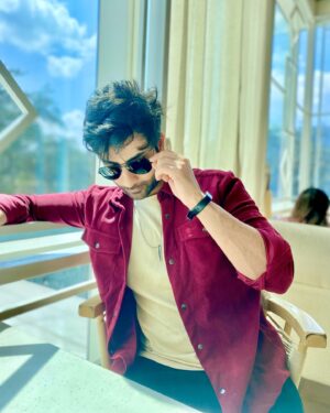 Lakshya Handa Instagram - Itna kuch seh liya life mein, I should be called sehenshah 🤴 👑  #justvibes #adventureawaits #explore