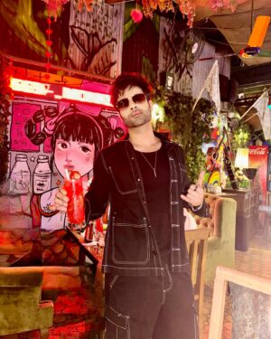 Lakshya Handa Instagram - Whatttt a VIBEEEE !!!! At this asian fusion restaurant @the.tipsytiger , its a cheerful drinking den serving the perfect blend of your asian favourites 🤤 😋 🍱 
@lucidmedia.in @nitinbabliofficial @nitishsingh__11 
Had so much fun 🤩 
Swipe to see what all i tried 🍛 👉
Caution : THIS PLACE IS TIPSY AND ITS WILD TOO 😈🐯