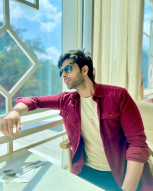 Lakshya Handa Instagram - Itna kuch seh liya life mein, I should be called sehenshah 🤴 👑  #justvibes #adventureawaits #explore