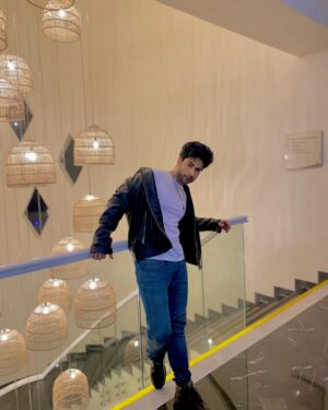 Lakshya Handa Instagram - Fifty Shades of Grey is romantic only because the guy is a billionaire.
If he was from Delhi, it would be a Crime Patrol episode 🫢
.
.
.
.
#fun #goa #look #fiftshadesofgrey #caption