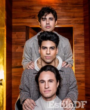 Lalo Brito Instagram - Hoy es viernes de #EstiloDFWeekend en portada tenemos a nuestros Reyes con Estilo.

@lalobrito , @michaelronda y @jorgeblanco , protagonistas de la exitosa serie “Papás por encargo”, celebran con nosotros la llegada de Melchor, Gaspar y Baltasar y nos comparte cómo les fue con sus regalos de la infancia.

📍 @gardelamx