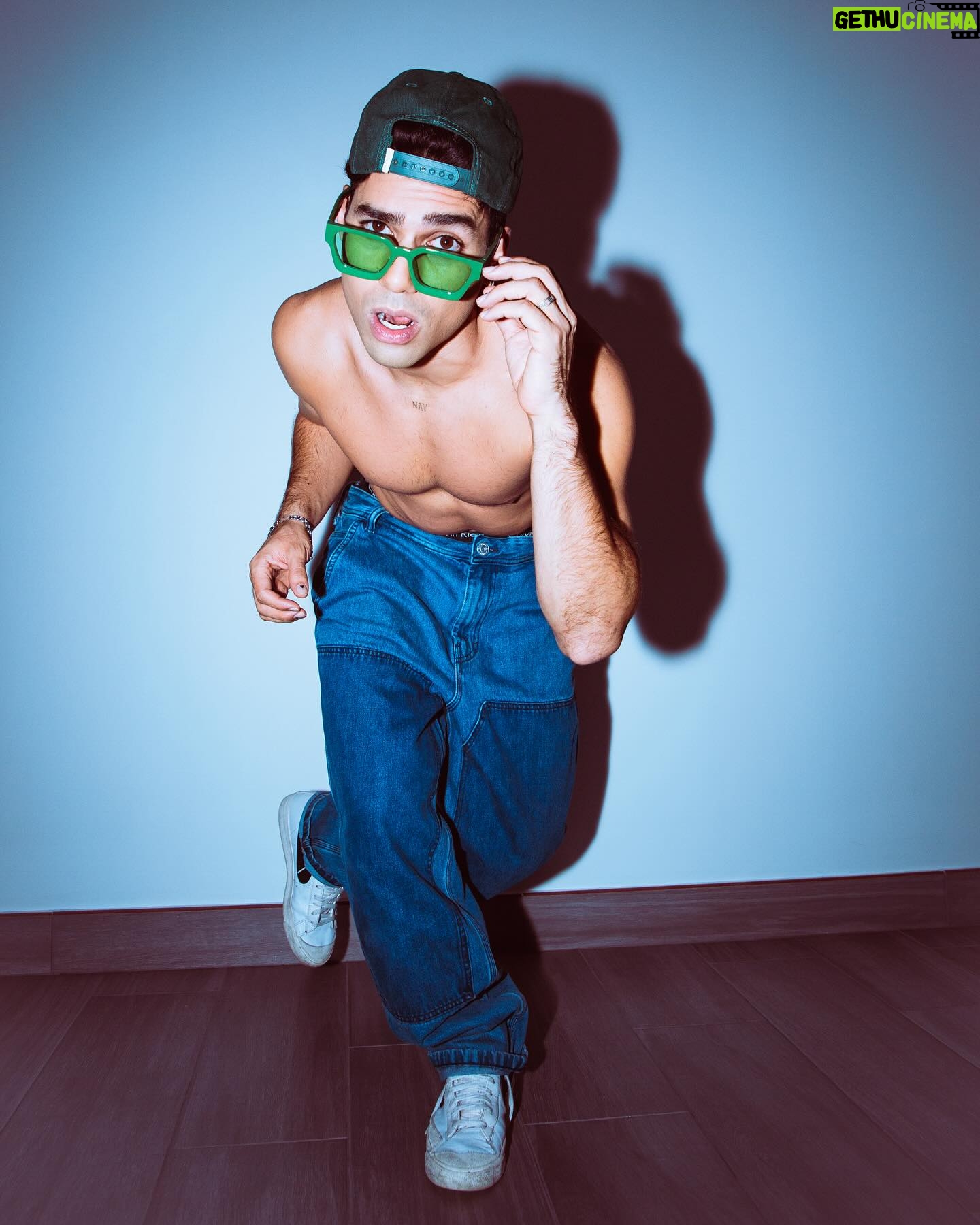 Lalo Brito - 11.8K Likes - Portada alternativa de mi single “Sólo Tú” ¿Cuál es tu fav?
Pick 📸 @aaronsnaiderman teamobai!