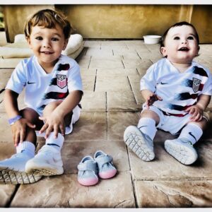 Landon Donovan Instagram - Working hard to achieve US Men’s World Cup glory in 2038 and now hoping to contribute to the US Women’s World Cup glory in 2039! Baby girl Donovan arriving this winter 💗🇺🇸⚽️💗🇺🇸⚽️