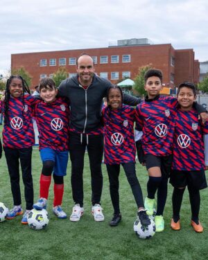 Landon Donovan Instagram - Had the best time with @vw and @ussoccer helping to inspire the next generation of players at the Volkswagen Youth Soccer Clinic with a day of drills and 1:1 coaching sessions.
Thanks to @nikefootball for helping us put our best foot forward as we look to build a brighter future for the game.

#VWPartner #VW #VWGrowingTheGame #VWLove #USSF #USMNT #NikeFC