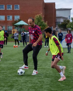 Landon Donovan Instagram - Had the best time with @vw and @ussoccer helping to inspire the next generation of players at the Volkswagen Youth Soccer Clinic with a day of drills and 1:1 coaching sessions.
Thanks to @nikefootball for helping us put our best foot forward as we look to build a brighter future for the game.

#VWPartner #VW #VWGrowingTheGame #VWLove #USSF #USMNT #NikeFC