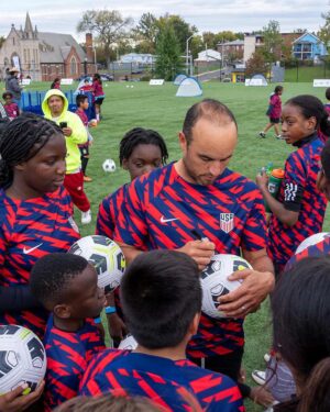 Landon Donovan Instagram - Had the best time with @vw and @ussoccer helping to inspire the next generation of players at the Volkswagen Youth Soccer Clinic with a day of drills and 1:1 coaching sessions.
Thanks to @nikefootball for helping us put our best foot forward as we look to build a brighter future for the game.

#VWPartner #VW #VWGrowingTheGame #VWLove #USSF #USMNT #NikeFC
