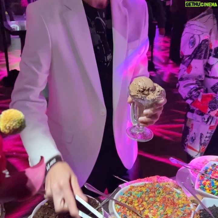 Landon Gordon - 21.7K Likes - About last night… you guys know I love to get my 🕺🏼 on. #PromPact is such a good movie. Thanks @disneychannel @disneybrandtvpr @disneyplus for the invite! My first prom was 🔥.