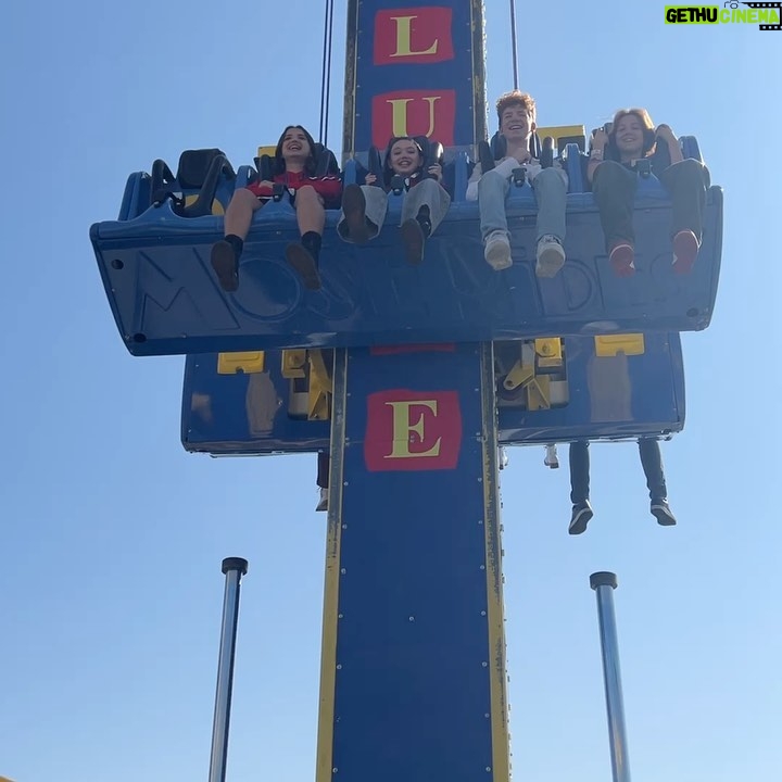 Landon Gordon - 18.2K Likes - Sunday funday! Honored to #PlayItForward and support the kids at @uclamch. Awesome day of fundraising! Great day of volunteering!
@mattel #MattelPOP