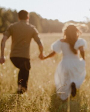 Lane Toran Instagram - A dream.
.
.
Thank you @celiarawsonphoto for capturing our engagement photos. 117 days until forever.