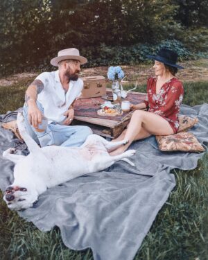 Lane Toran Instagram - When ya girl(s) wanna picnic you pull all the stops, like getting the biggest & best summer blanket imaginable 💐 Wanna picnic too? Partnering with @bigblanketco to giveaway one Original Stretch™ blanket.
To enter:
•Follow @bigblanketco 
•Like this photo
•Comment below
