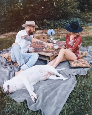 Lane Toran Instagram - When ya girl(s) wanna picnic you pull all the stops, like getting the biggest & best summer blanket imaginable 💐 Wanna picnic too? Partnering with @bigblanketco to giveaway one Original Stretch™ blanket.
To enter:
•Follow @bigblanketco 
•Like this photo
•Comment below