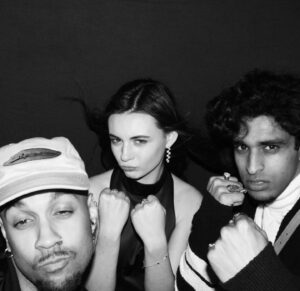 Lara McDonnell Instagram - photobooth fun