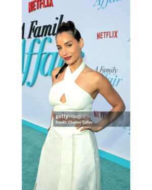 Lara Wolf Instagram - So wonderful to be invited to this lovely premiere of #afamilyaffair starring @nicolekidman @joeyking #zackeffron and the wonderful most beloved #kathybates @netflix @icon_pr @lifeofmelbe 💄🪮