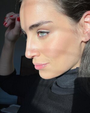 Lara Wolf Instagram - Feline or reptilian?! 🖤#archetypes #👑 #channeling #angles #skin #skincare #cosmetics #actress #newyork