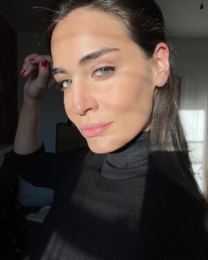 Lara Wolf Instagram - Feline or reptilian?! 🖤#archetypes #👑 #channeling #angles #skin #skincare #cosmetics #actress #newyork