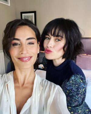 Lara Wolf Instagram - Working the magic with @maimie69! 🖤
#roma #spanishsteps #glam #magic