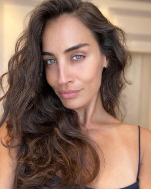 Lara Wolf Instagram - Three different people?!? A little Swiss a little Persian and slowly turning into a Roman wulverine 🖤⚡️ #curls #actresslife #swiss #persian #wolf #rome #🖤