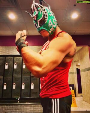 Laredo Kid Instagram - SEGUIMOS EN EL CAMINO 🙏🏻

“NUNCA TE ARREPIENTAS DE NINGÚN DÍA DE TU VIDA: 
LOS DÍAS BUENOS DAN FELICIDAD, 
LOS DÍAS MALOS DAN EXPERIENCIA, 
LOS PEORES NOS DAN LAS MÁS GRANDES LECCIONES Y 
LOS MEJORES DAN LAS MÁS DULCES MEMORIAS."
..
..
NADA PUEDE DETENERME!!!
..
..
#buyazze #garlogarra #oscuridad #ElAguilaDelRioBravo #life #love #motivacion #gym #planetfitness