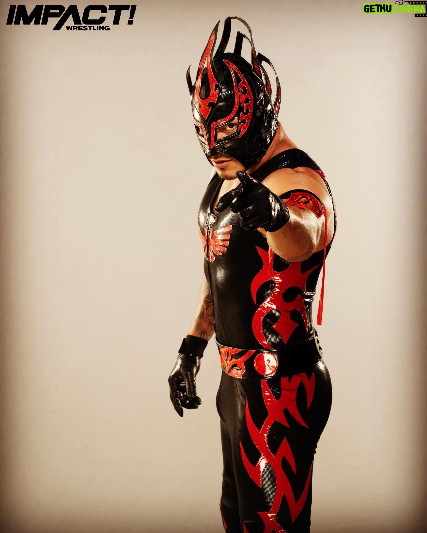 Laredo Kid - 1.1K Likes - "Al final de tu vida solo tres cosas importan: lo mucho que amaste, lo bondadoso que fuiste y la facilidad con que dejaste ir lo que no era para ti'.🙌🏼
..
..
Crédito foto : @beezzzzy
#NadaPuedeDetenerme #buyazze #eláguiladelríobravo🦅 #oscuridad #GarloGarra