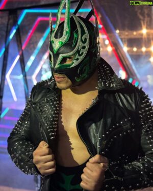 Laredo Kid Instagram - @laredokidpro listo para la final del torneo #ReyDeReyes ⚔️