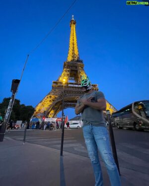 Laredo Kid Instagram - París 🇫🇷✈️
..
#buyazze #elaguiladelriobravo #oscuridad #garlogarra #nadapuededetenerme