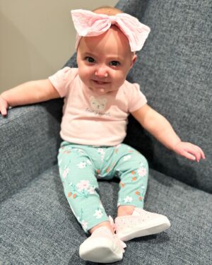 Larissa Wohl Instagram - Outfit Of The Day from Emma Elizabeth 🩷🩷🩷 I just want to eat her!!! 
•
•
•
#mom #mama #momlife #mommy #momnashville #larissawohl #baby #babygirl #mybaby #mybabygirl #girlmom #daughterlove #daughter #emma #emmaelizabeth #workingmom #favoritejob #nashbabies #nashvillebaby #larissa #momhood #5months #cartersbaby #carters #daycare #daycarelife💕 #fashionista #ootd