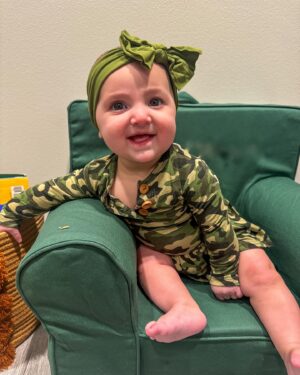Larissa Wohl Instagram - On Monday, we match 👯‍♀️ 🩷
•
•
•
#mom #mama #momlife #mommy #momnashville #larissawohl #baby #babygirl #mybaby #mybabygirl #girlmom #daughterlove #daughter #emma #emmaelizabeth #workingmom #favoritejob #nashbabies #nashvillebaby #larissa #momhood #6months #6monthsold #sixmonthsold #halfbday #halfbirthday #larissawohl #stopgrowing #stoptime #lizziegirl #matchy
