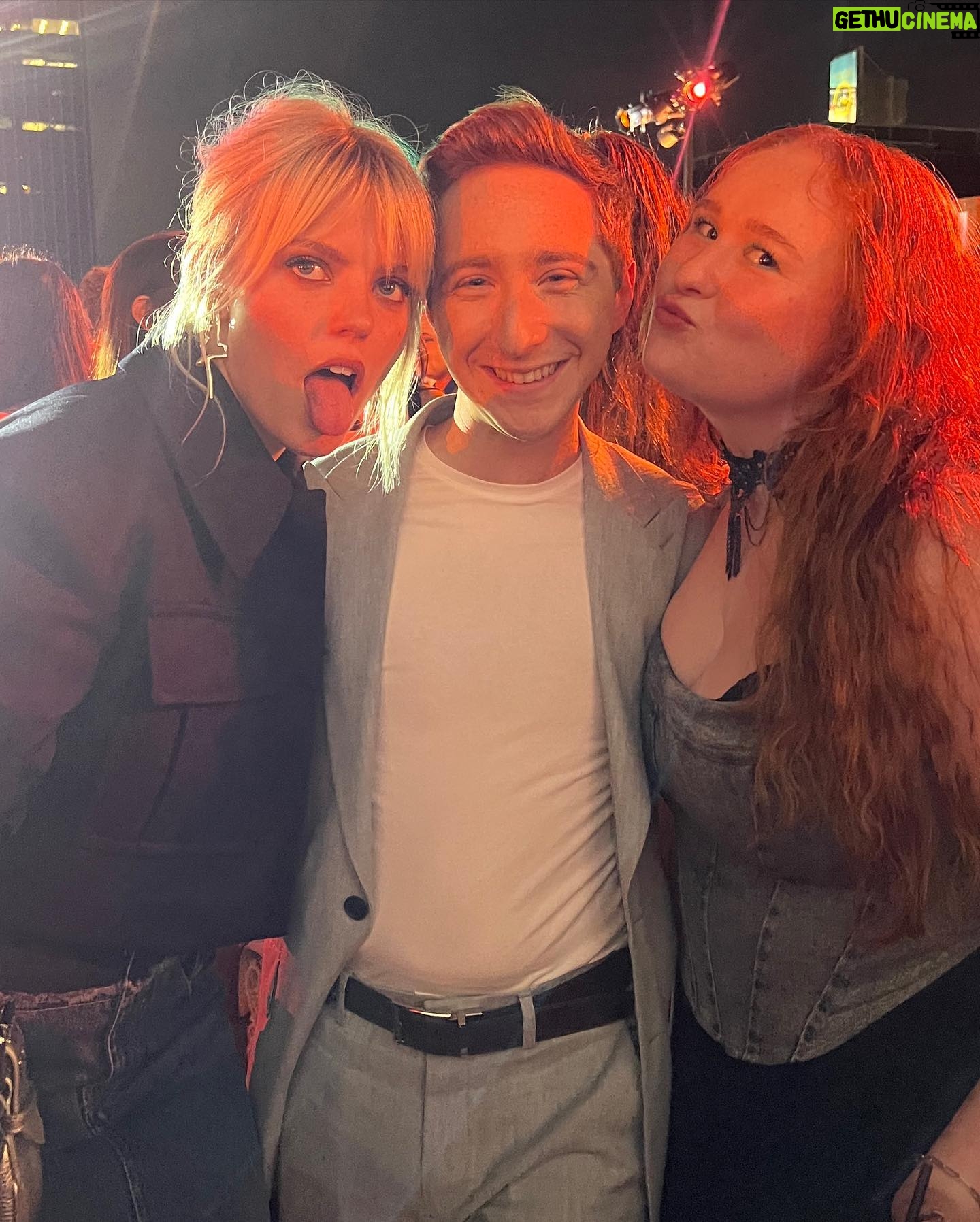 Larry Saperstein - 25.9K Likes - girl let me tell you: young hollywood? powerful.
.
#variety #varietypowerofyounghollywood @variety