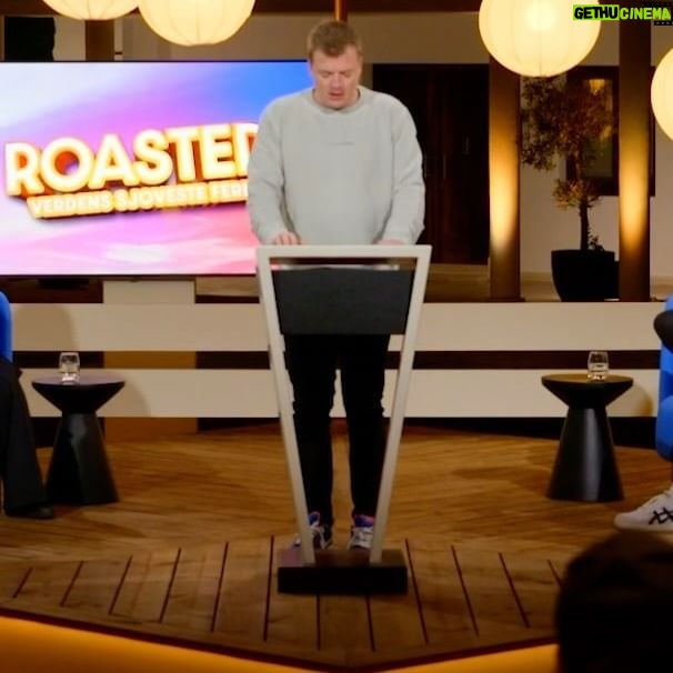 Lasse Rimmer - 2.4K Likes - Der er en sølle måned til du kan komme med @simontalbotcomedy, @klintthorius, @anehoegsberg, @lindapcomedy, @tobiasdybber og mig med på “Roasted - Verdens Sjoveste Ferie”, hvor solen skinner, og de kærlige svinere flyver tæt og lavt.