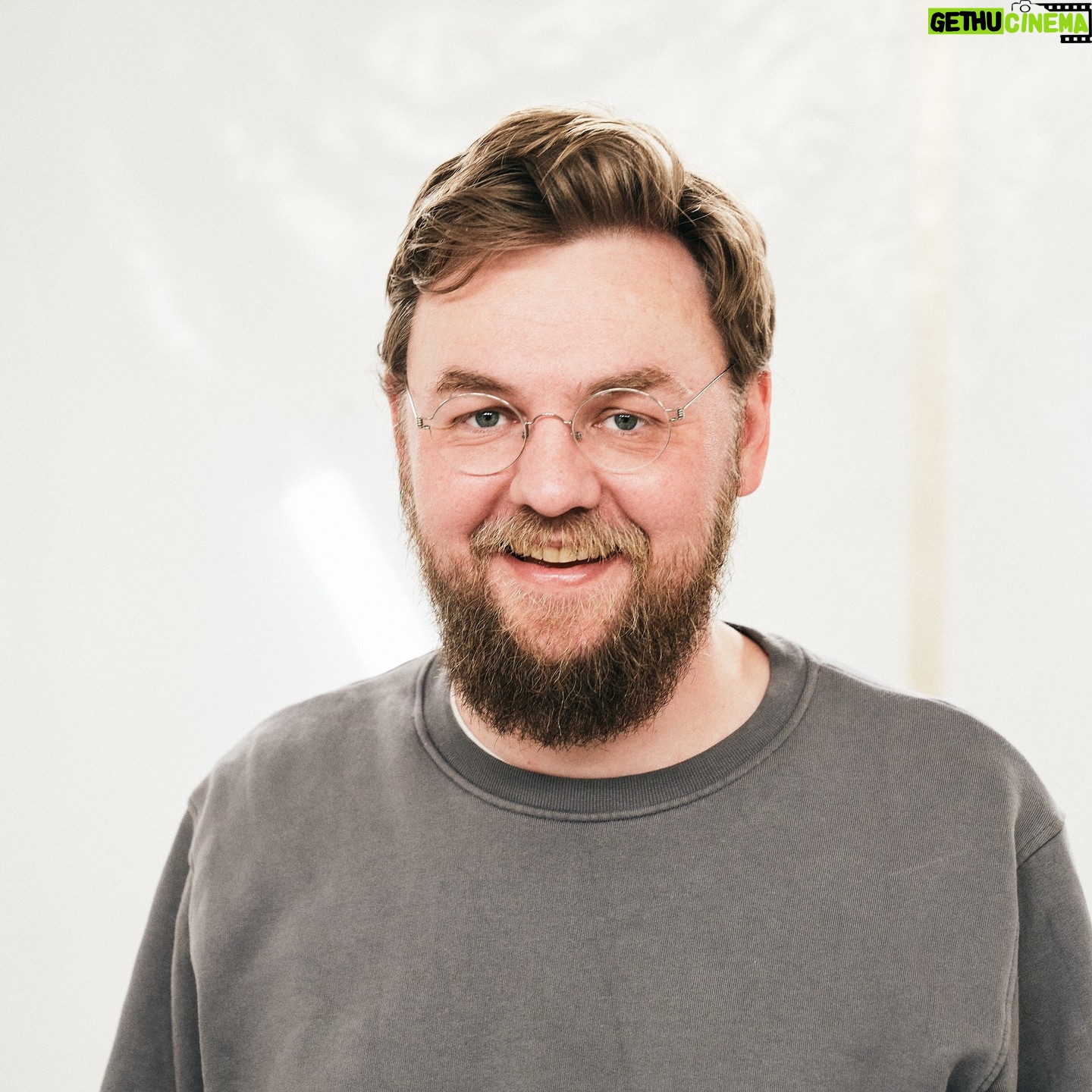 Lasse Rimmer - 4.7K Likes - Vinderne er tilbage! I fire gange "Vindernes Vinder"-Stormester tørner Fuhlen, Sofie, Annika, Victor og Jonas sammen. Vi har seriøst talt om siden den allerførste sæson, at det her ville være for fedt en dag at kunne lave det her - og nu sker det! Billetterne kommer til salg den 3.oktober - vi optager programmerne først i november.