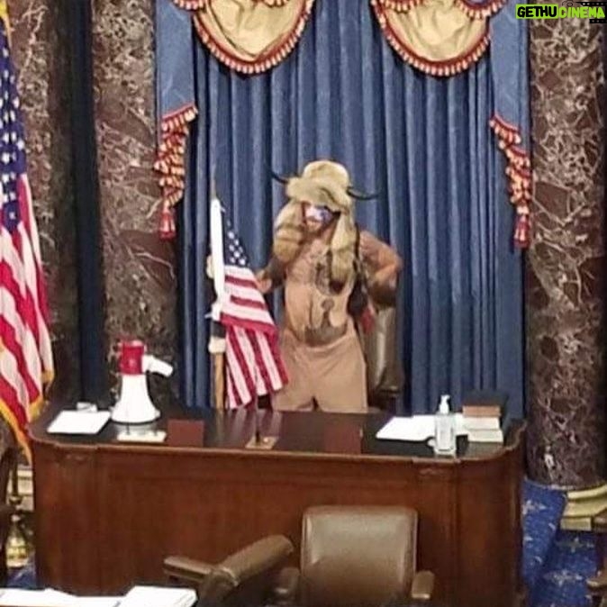 Lasse Rimmer - 2.2K Likes - Det underligste ved stormen på USA’s parlament i dag er næsten, at terroristerne åbenbart blev anført af forsangeren i Jamiroquai Jam.