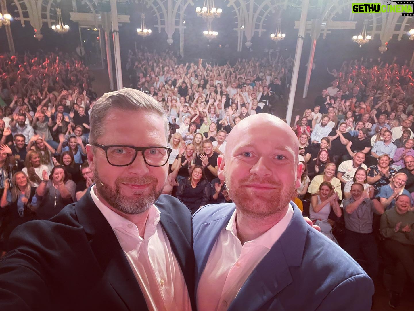 Lasse Rimmer - 4.7K Likes - Jeg kæmpeelsker mit arbejde! Seks af otte programmer i skabet og premiere før du ved det.