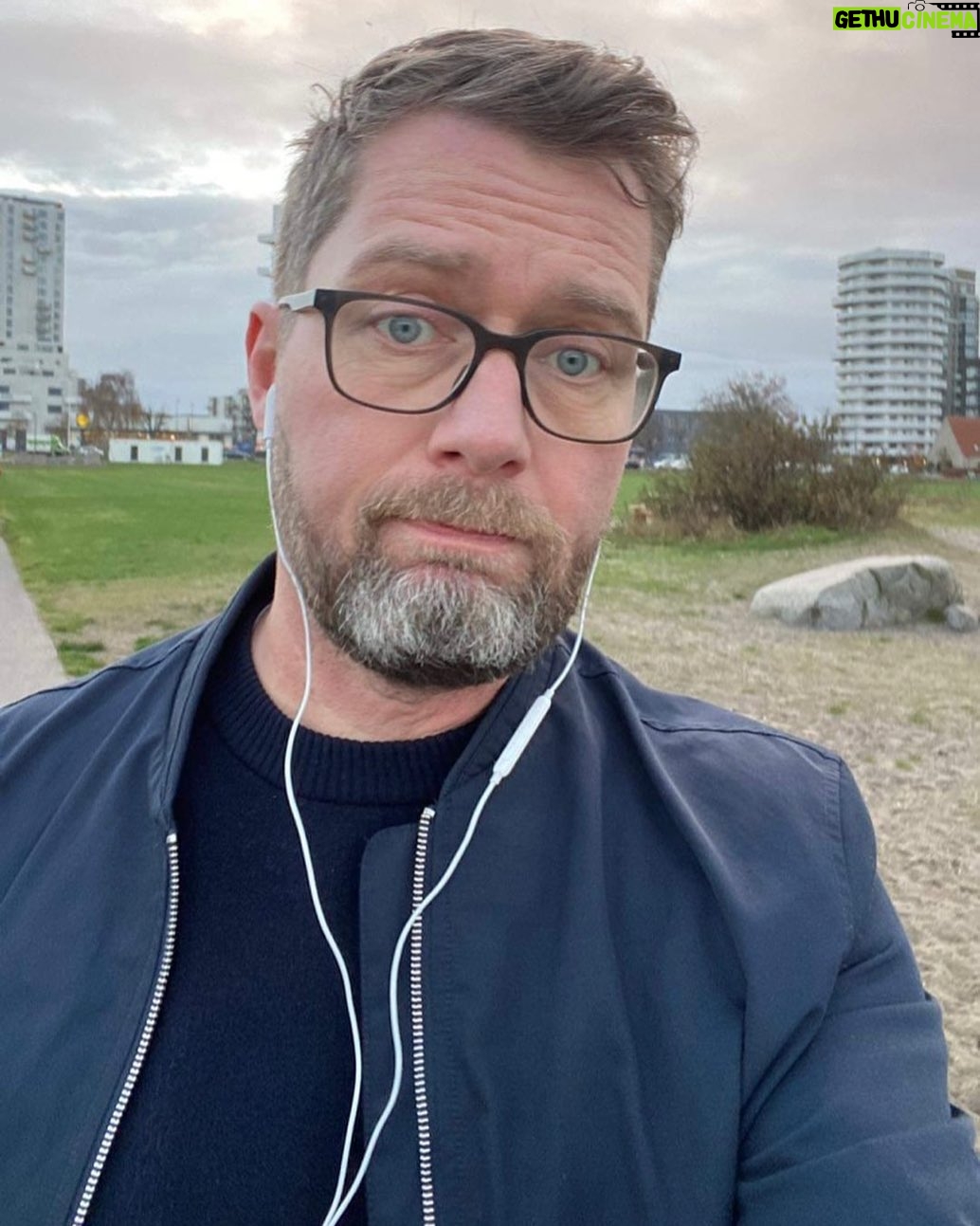 Lasse Rimmer - 3.7K Likes - Jeg har en benhård aftale med mig selv i forhold til SoMe-selfies: Jeg tager ét billede, og så vælger jeg det bedste og poster det.