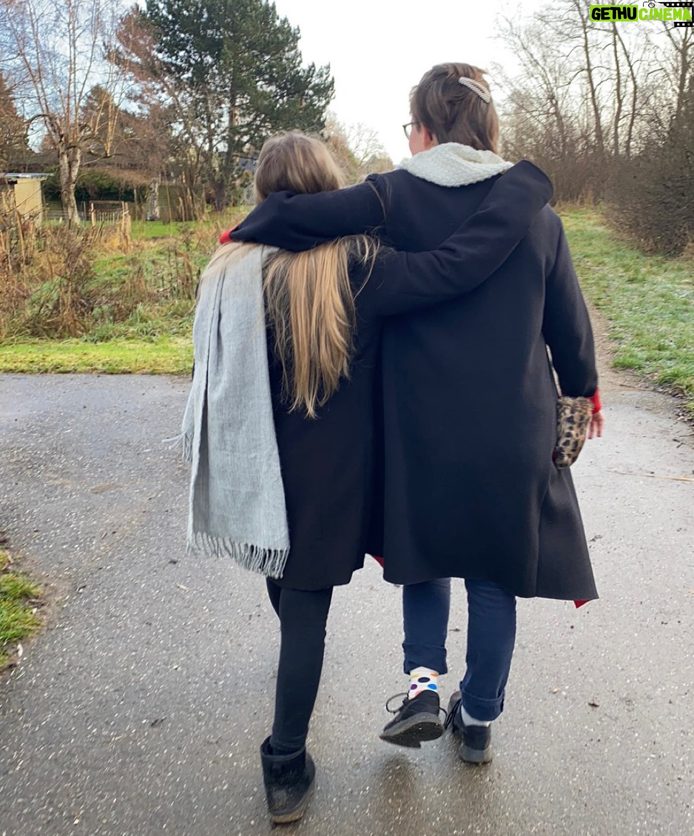 Lasse Rimmer - 3.3K Likes - Man vokser altså aldrig fra hjemmelavede gaver. De her to er allerede julens bedste. Og jeg har selv været med til at lave dem. Lidt, i hvert fald. God forhåndsjul til dig og til alle du holder af.