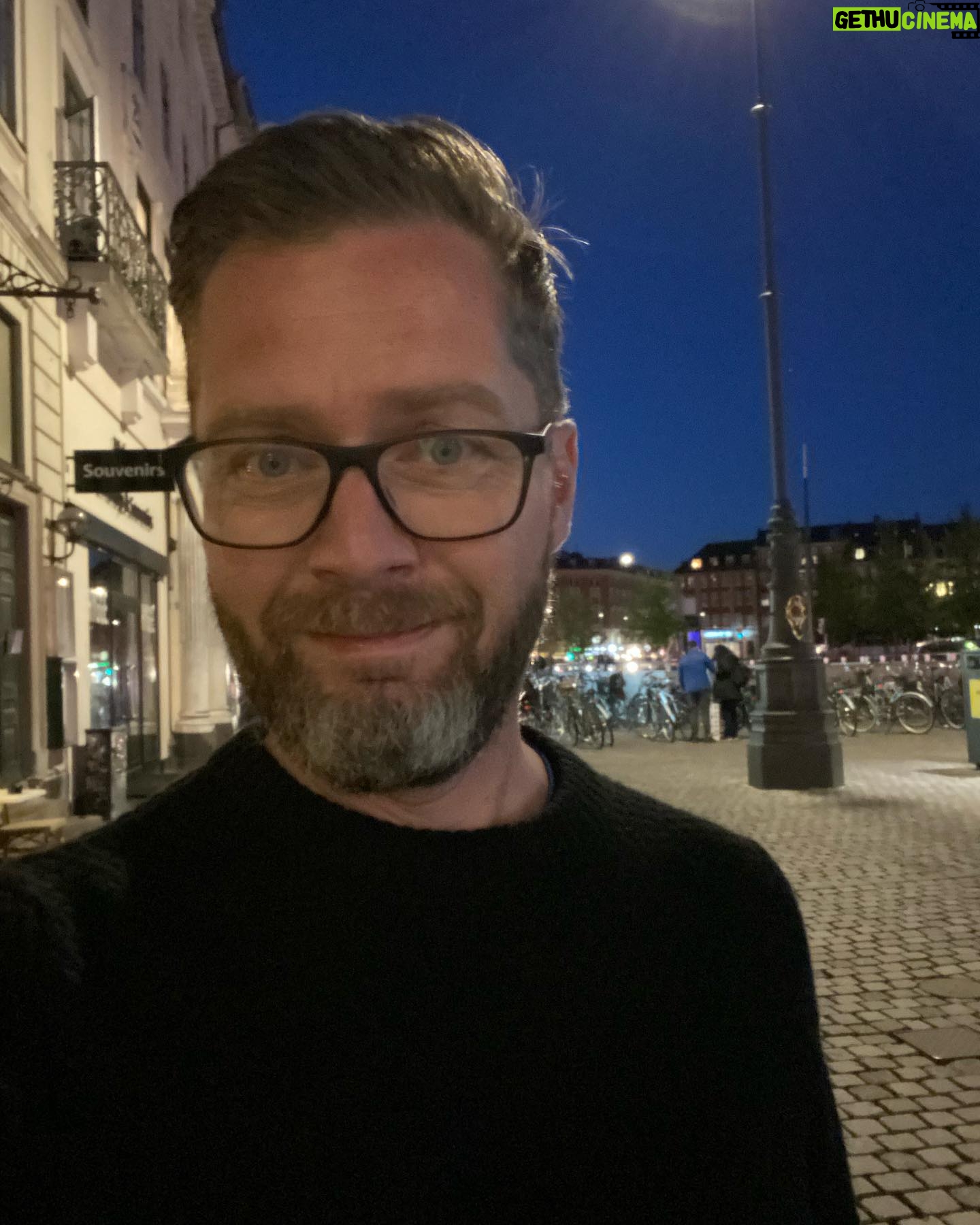 Lasse Rimmer - 2.7K Likes - Hvad siger det om immunforsvaret, at det tager ni dage at slå en almindelig forkølelse? Jeg tror, jeg fyrer alle forsvarsofficererne og begynder forfra.