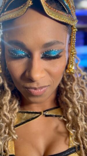 Latasha Harris Instagram - @realtsteelz embracing her inner Cleopatra with this @nicolepacemua glam in #chicago for #boundforglory 💙
•
#makeup #makeuptutorial #makeupartist #glam #blueeyeshadow #eyemakeup #cleopatra #inspiration #glammakeup #rhinestones #explore #chicagogram #fyp