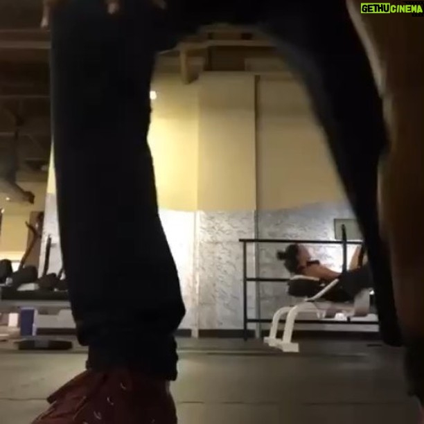 Lateef Crowder - 2.8K Likes - Feliz sexta-feira! Tenha um ótimo dia. Happy Friday have a great one!
#training #burpies #lateefcrowder #salvadorbahia #lateefcrowderdossantos #fbf #dontknowwhattocallthis #treino #fitness #notamodeltho #brasil #losangeles #capoeira