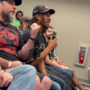 Lateef Crowder Instagram - You never truly know what you’ll get at a @rebelscumconofficial 2024 panel 😂 

Scenes from our Din Djarin Saturday panel
#starwars #starwarsfan #themandalorian #dindjarin
