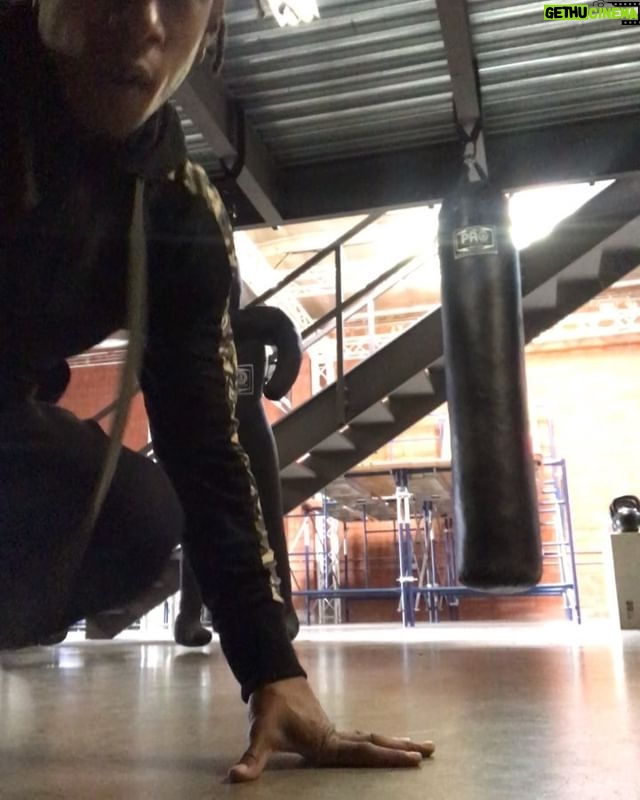 Lateef Crowder - 1.6K Likes - Um Capoeira pode atacar de qualquer lugar!😂. Tenha uma ótima semana! A Capoeira can attack from anywhere!!!😂Have a great week #capoeira #salvadorbahia #disarm #training #funbeforework #lateefcrowder #caponinjitsu #lateefcrowderdossantos #monday #fitness #training #whenindoubtrunitout #fighting #running #fightandflight