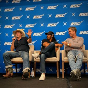 Lateef Crowder Instagram - You never truly know what you’ll get at a @rebelscumconofficial 2024 panel 😂 

Scenes from our Din Djarin Saturday panel
#starwars #starwarsfan #themandalorian #dindjarin