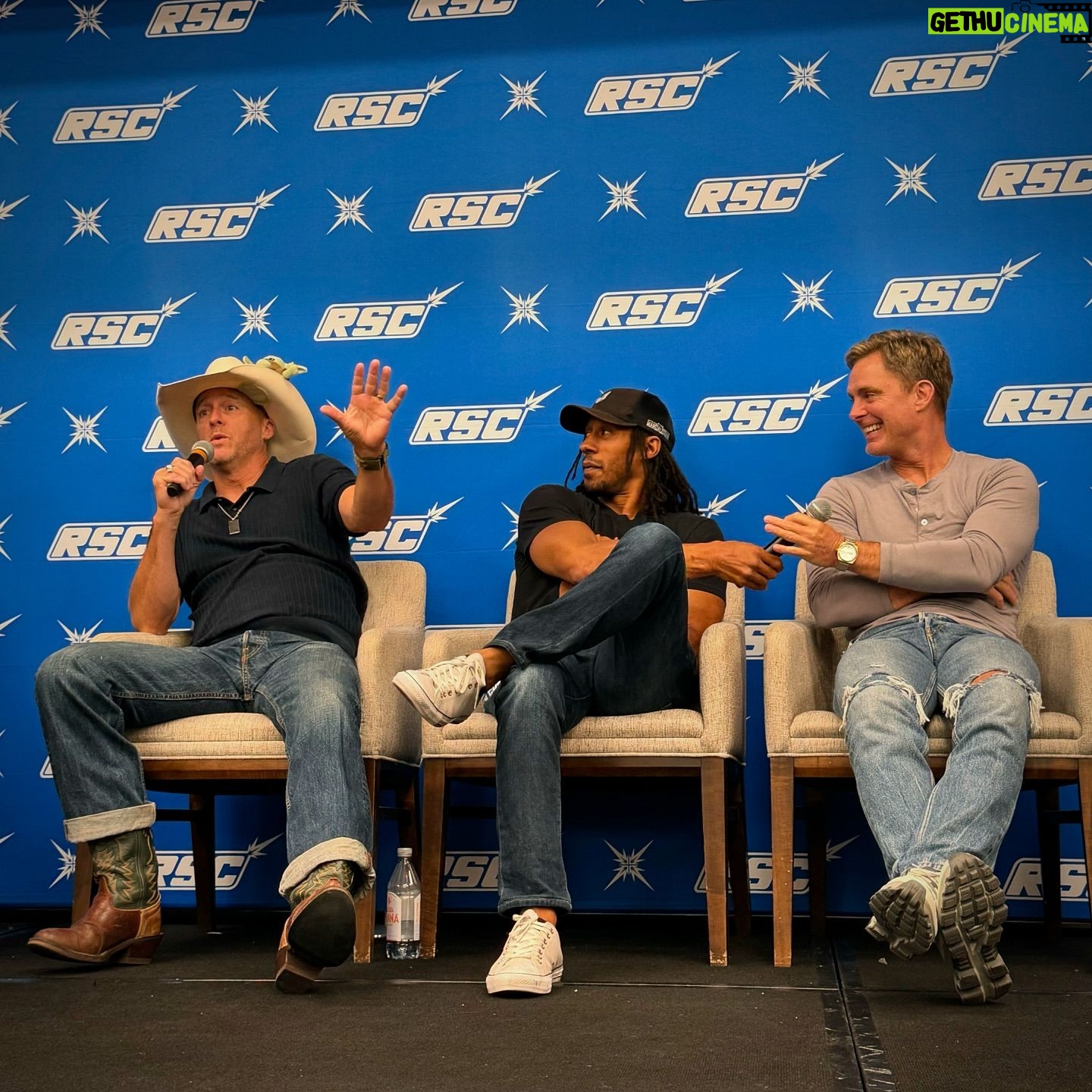 Lateef Crowder - 724 Likes - You never truly know what you’ll get at a @rebelscumconofficial 2024 panel 😂
Scenes from our Din Djarin Saturday panel
#starwars #starwarsfan #themandalorian #dindjarin