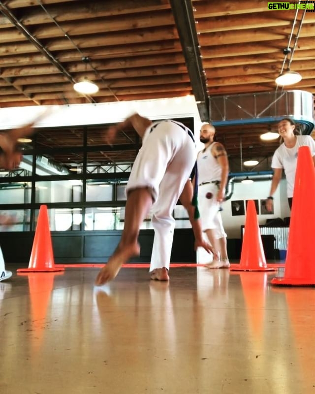 Lateef Crowder - 3.8K Likes - #tbt having a fun game with @drinieaguilar in a small space at @bbcc.capoeirabatuque I had to take advantage of every inch of that small space...if not...she “gonna git me!”👊🏾😂. #tbt um jogo divertido com minha amiga @drinieaguilar ...mantenha os mãos pra cima quando joga com ela😳👊🏾😵 tenha um ótimo dia galera! #capoeira #capoeirabatuque #mestreamen #lateefcrowderdossantos #brazil #brasil #rodapequena #smallspace #rightinthekisser #fun #movement #treino #training #fitness #martialarts #artesmarciais #lateefcrowder #salvadorbahia