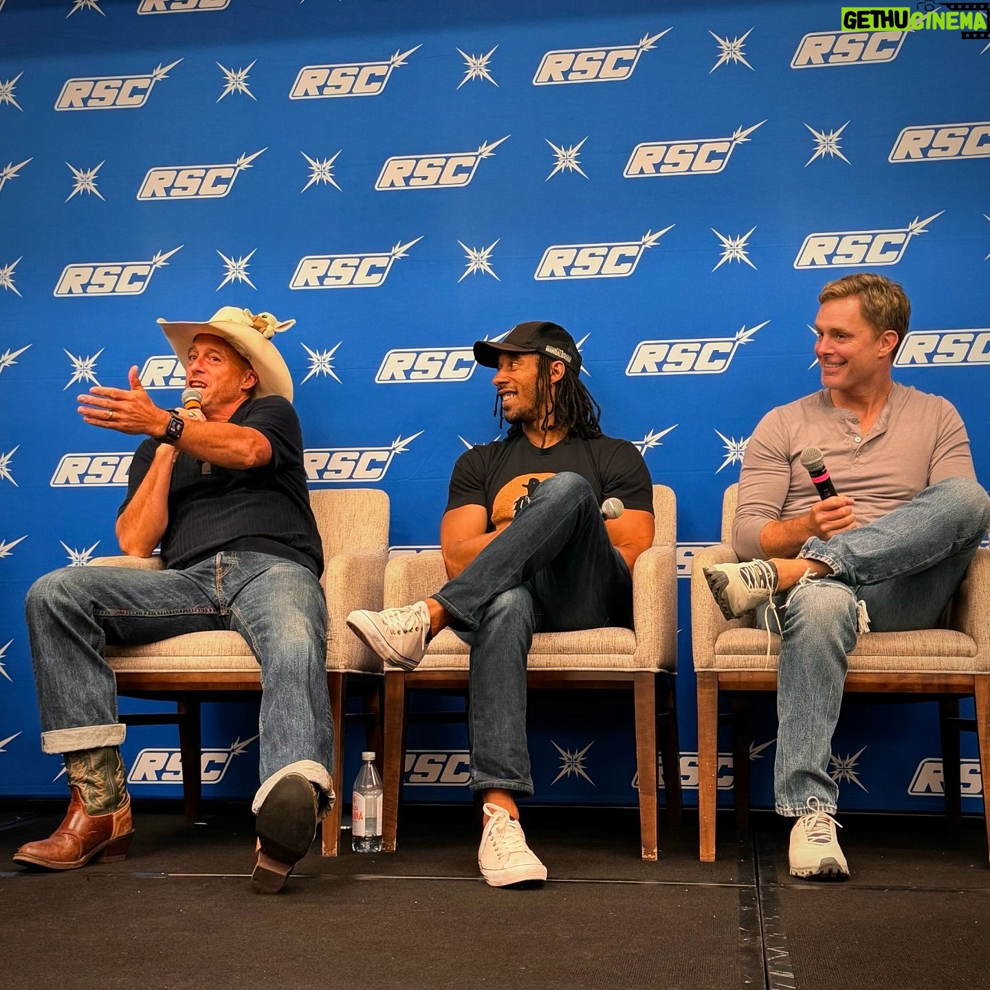 Lateef Crowder - 724 Likes - You never truly know what you’ll get at a @rebelscumconofficial 2024 panel 😂
Scenes from our Din Djarin Saturday panel
#starwars #starwarsfan #themandalorian #dindjarin
