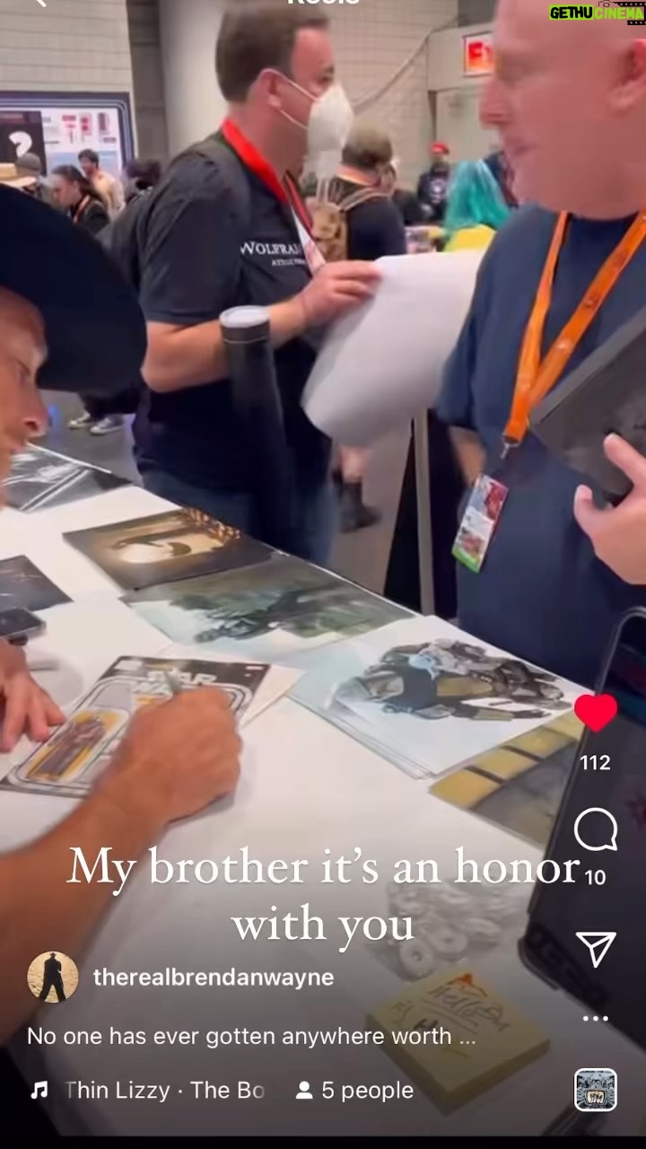Lateef Crowder - 1K Likes - And thank you for having my back brother. #manbrolorians #themandalorian #newyorkcomiccon #lateefcrowderdossantos #brawler #brendanwayne #gunslinger #lateefcrowder #disneyplus #autographsigning