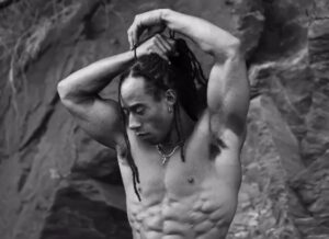 Lateef Crowder Instagram - #tbt doing a photo shoot with the talented @anaprzmrn in Southern Spain. Muchas gracias Ana!
Fotografando com” a talentosa @anaprzmrn em Málaga Espanha . Um mil gracias! #malaga #spain #photoshoot #lateefcrowderdossantos  #europe #capoeira #jamondiet #jamonserrano #notamodeltho  #lateefcrowder #fitness #capoeira